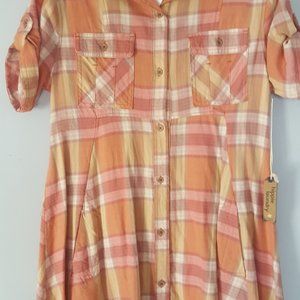 PLAID DRESS WITH POCKETS. COLOR: CORAL, BEIGE SIZE: MEDIUM BY: HIPPIE LAUNDRY